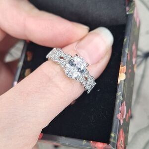 Dazzling Silver Oval Cut Ring with Crystal Accents